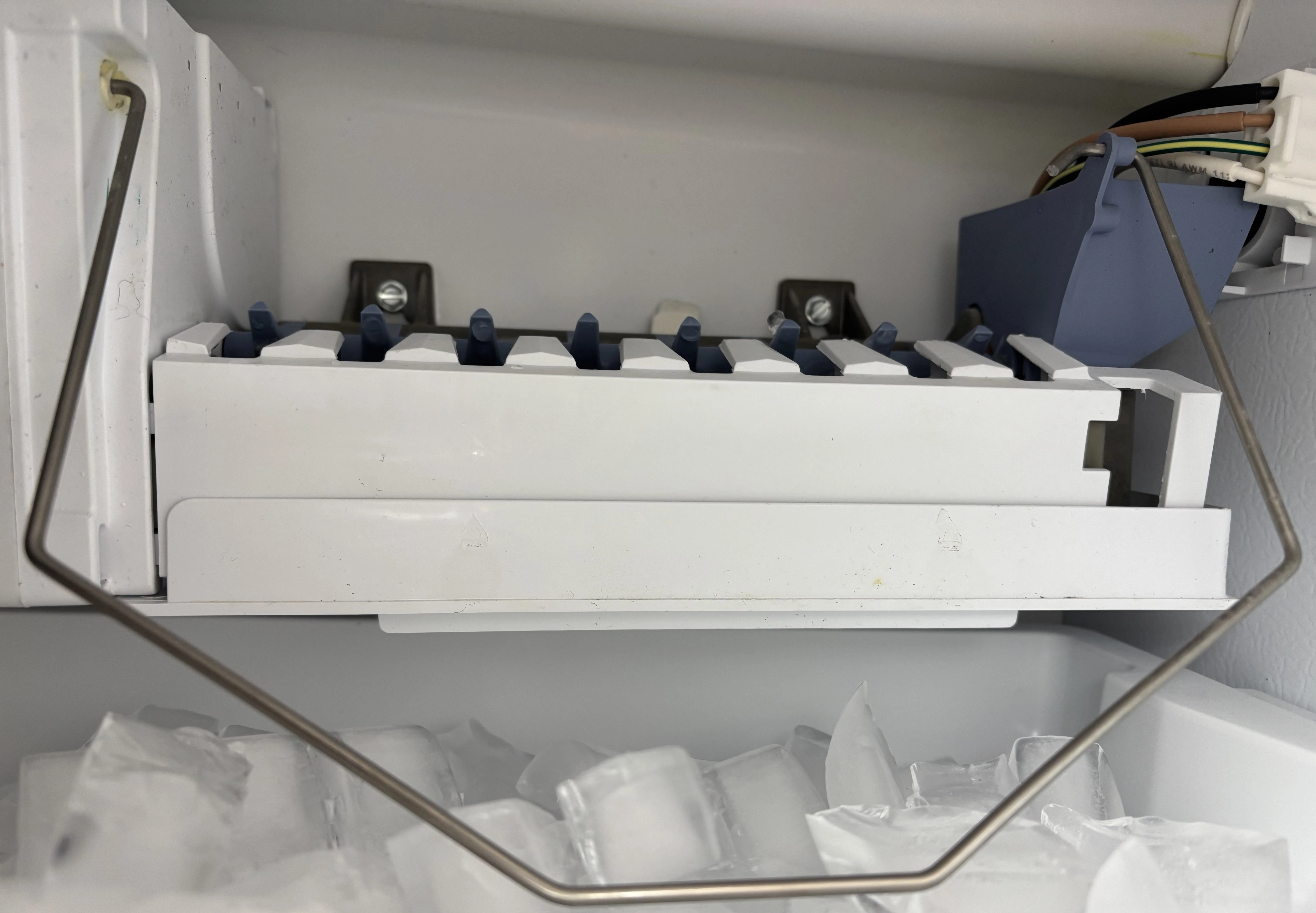 Ice maker switch bar on/off
