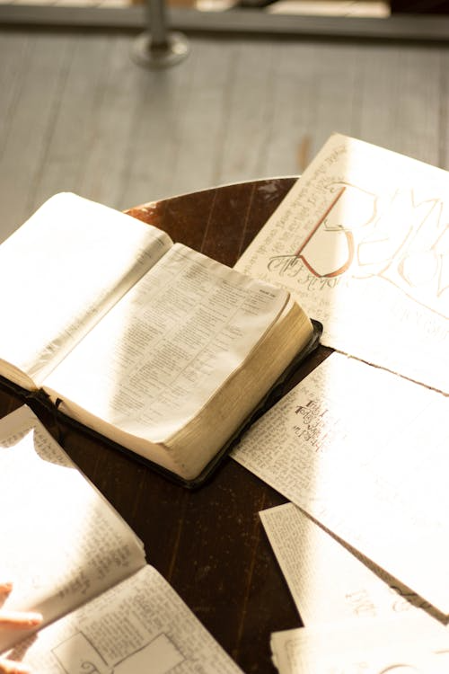 성경과 과학의 만남 &ndash; 창세기와 현대 우주론 비교