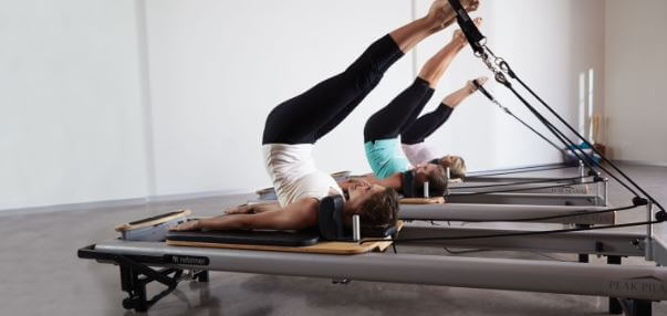 필라테스 하는 사람들