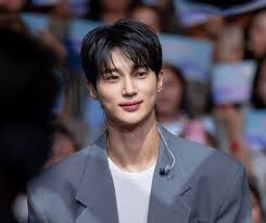 변우석 프로필 키 나이 학력 재산 고향 과거