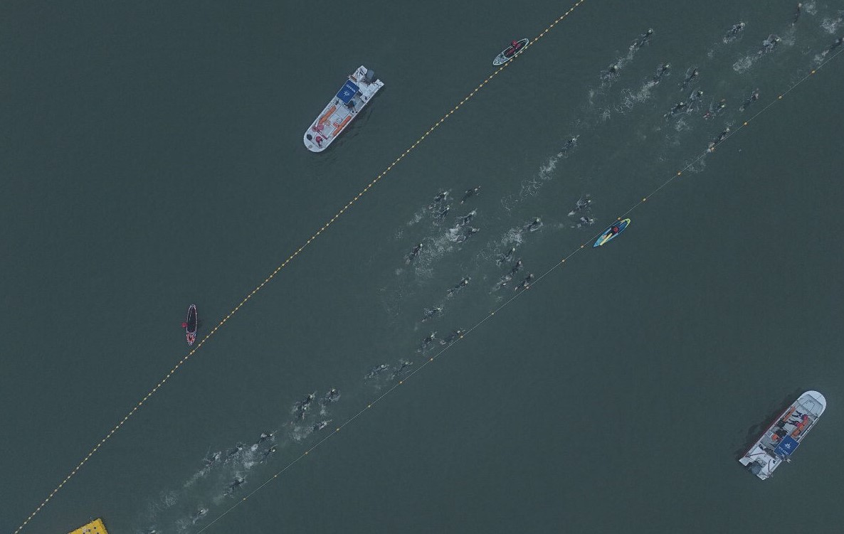 오픈워터 수영을 처음 시작하는 사람을 위한 생존 가이드