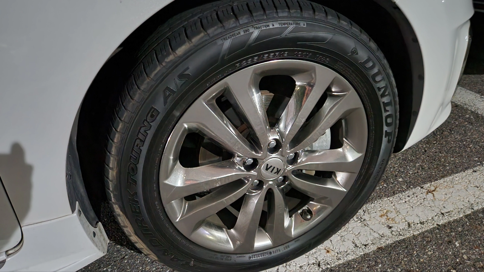 주차 난이도가 상당히 높은 기아 올뉴 카니발