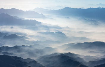 안개 낀 봉우리