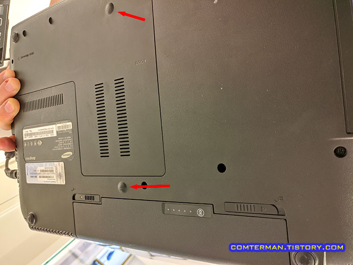 삼성 15인치 노트북 바닥면 돌기