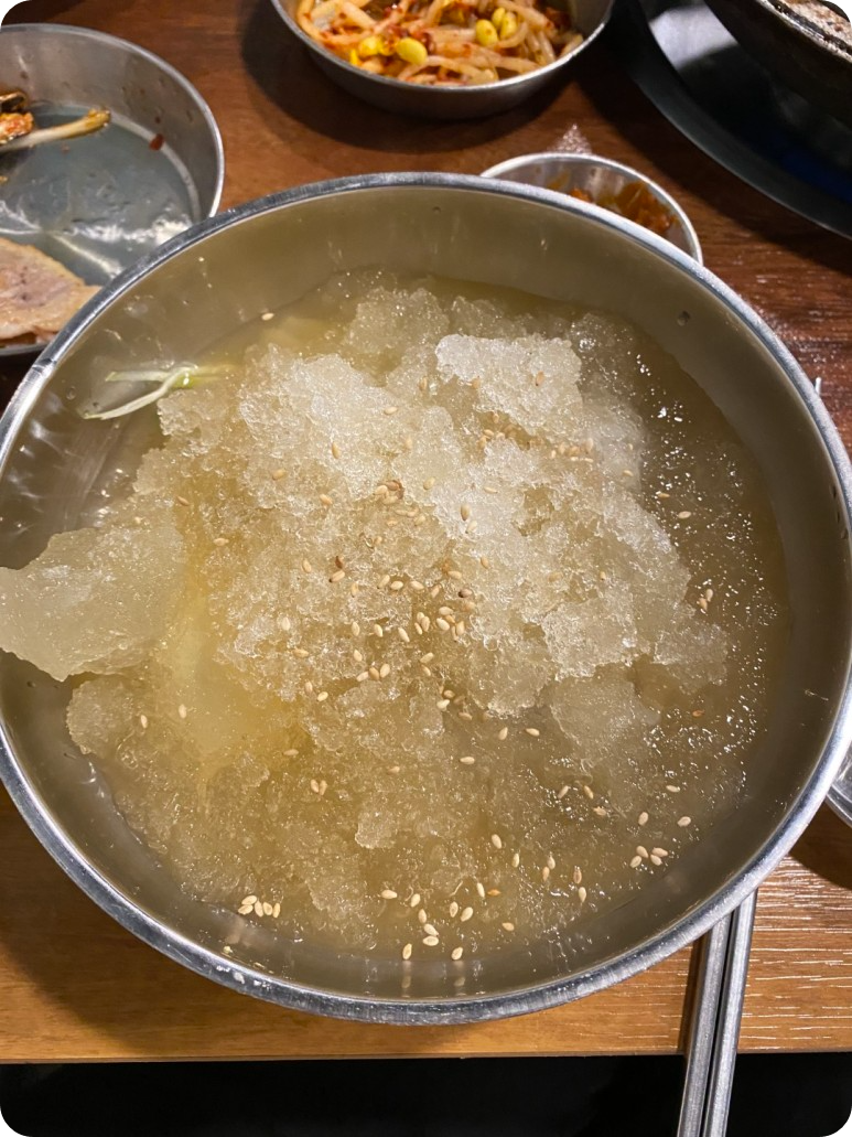계단집 후식냉면, 양이 굉장히 많다.