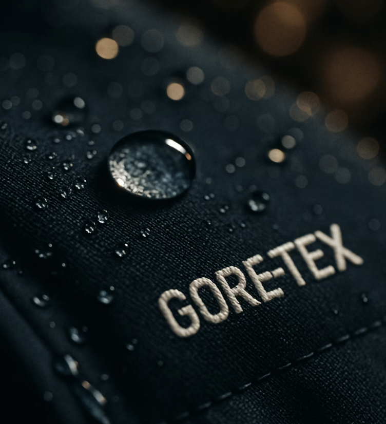 이유 1. 쏟아지는 비를 막는 완벽한 방패, '방수'