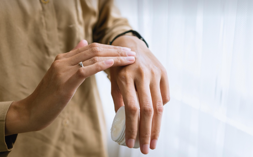 계절 변화와 피부염: 계절별 피부 관리법