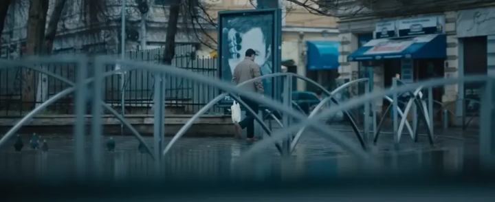 용의자를쫓는마이카먼로