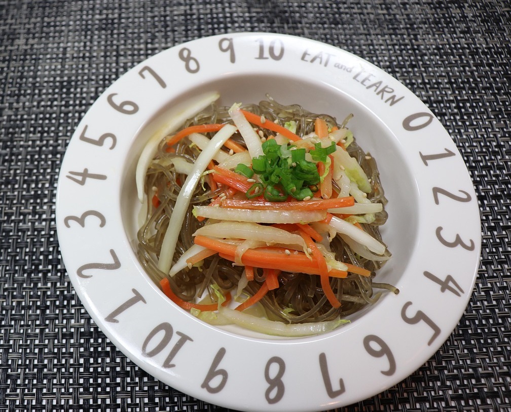 접시에 담긴 잡채