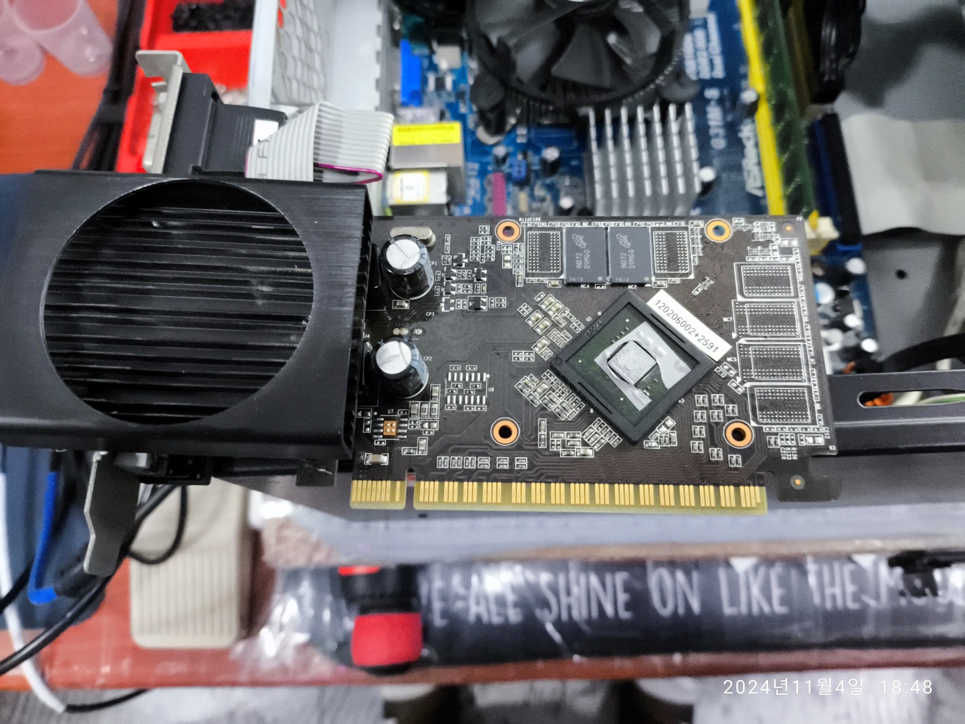 그래픽카드 팬 불량으로 중고 그래픽카드로 대체했습니다.