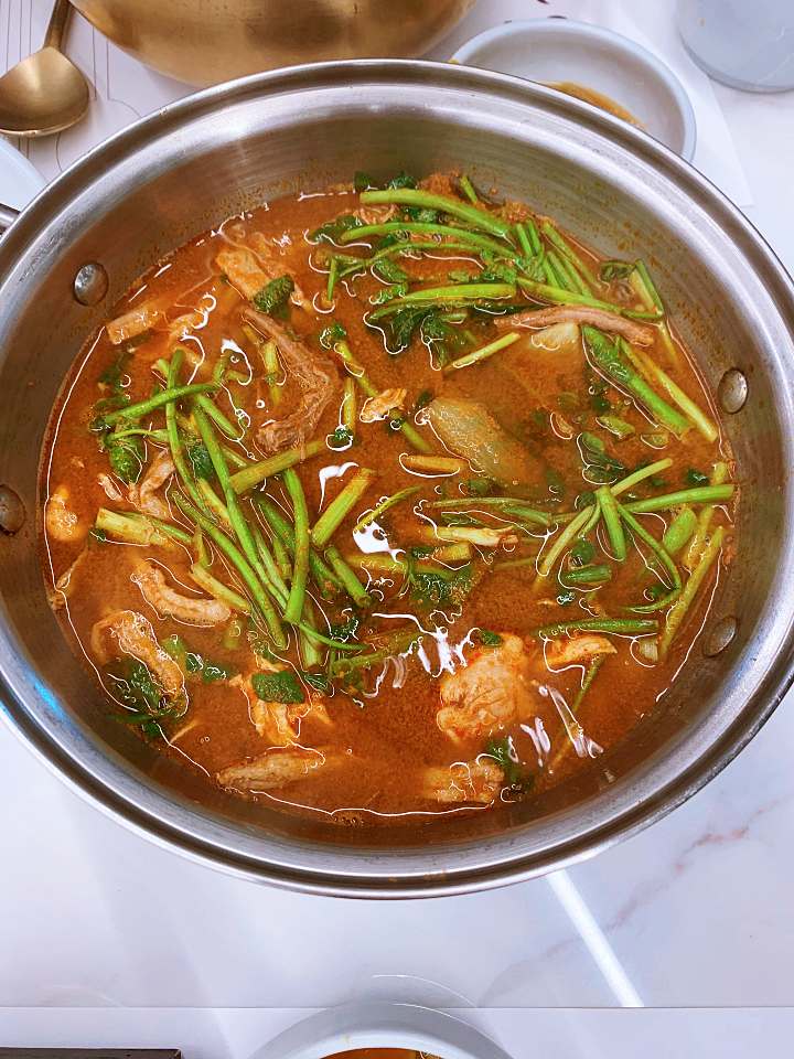 종로 북촌 삼청동 맛집 추천 생방송투데이 탕 하나에 4가지 맛 개성철렵국 개성 잔치 비빔밥 제육전 고수무침 오늘방송 먹킷리스트
