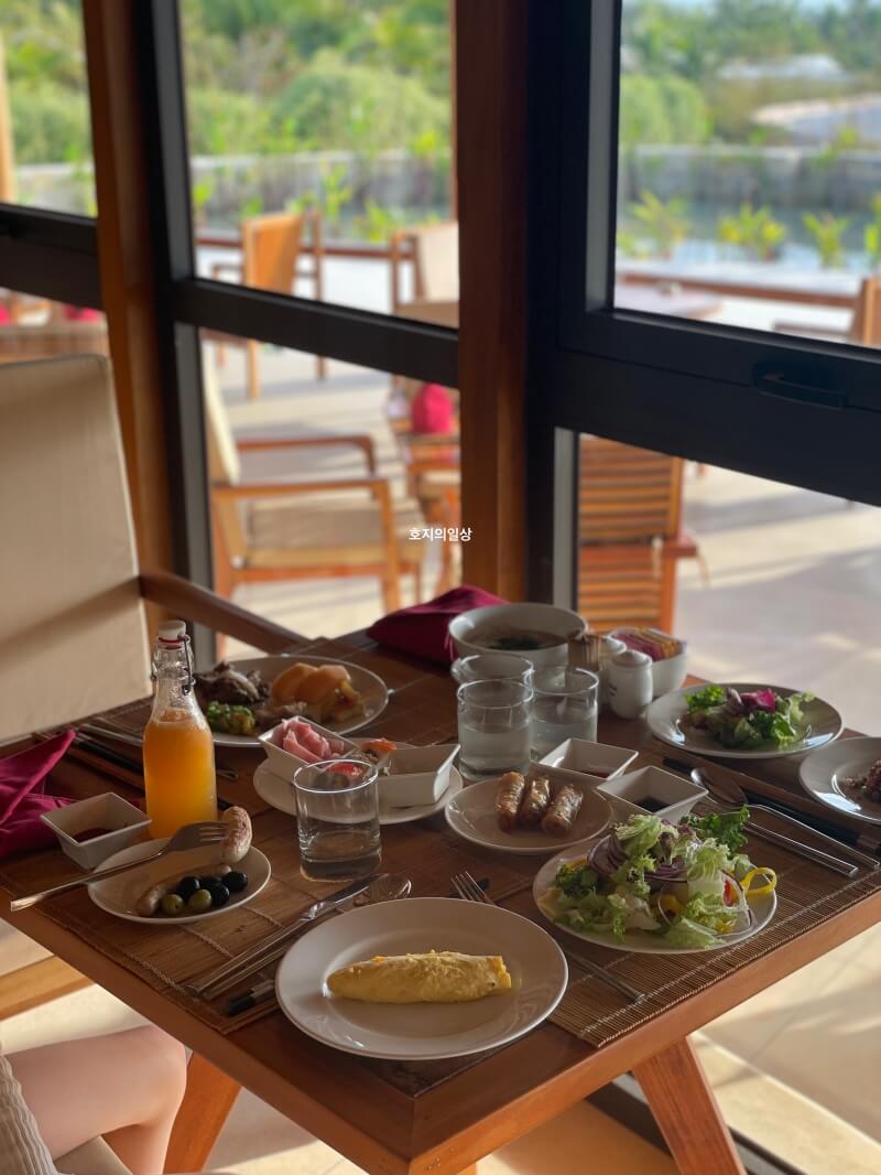 나트랑 아나만다라 깜란 올인클루 조식 한상 차림