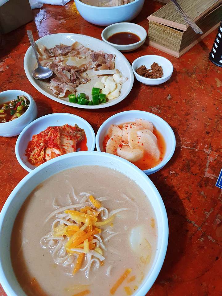 백반기행 조성모 편 곡물 칼국수 발반죽 우리밀 손칼국수 소머리수육 해물파전 경주 맛집 소개
