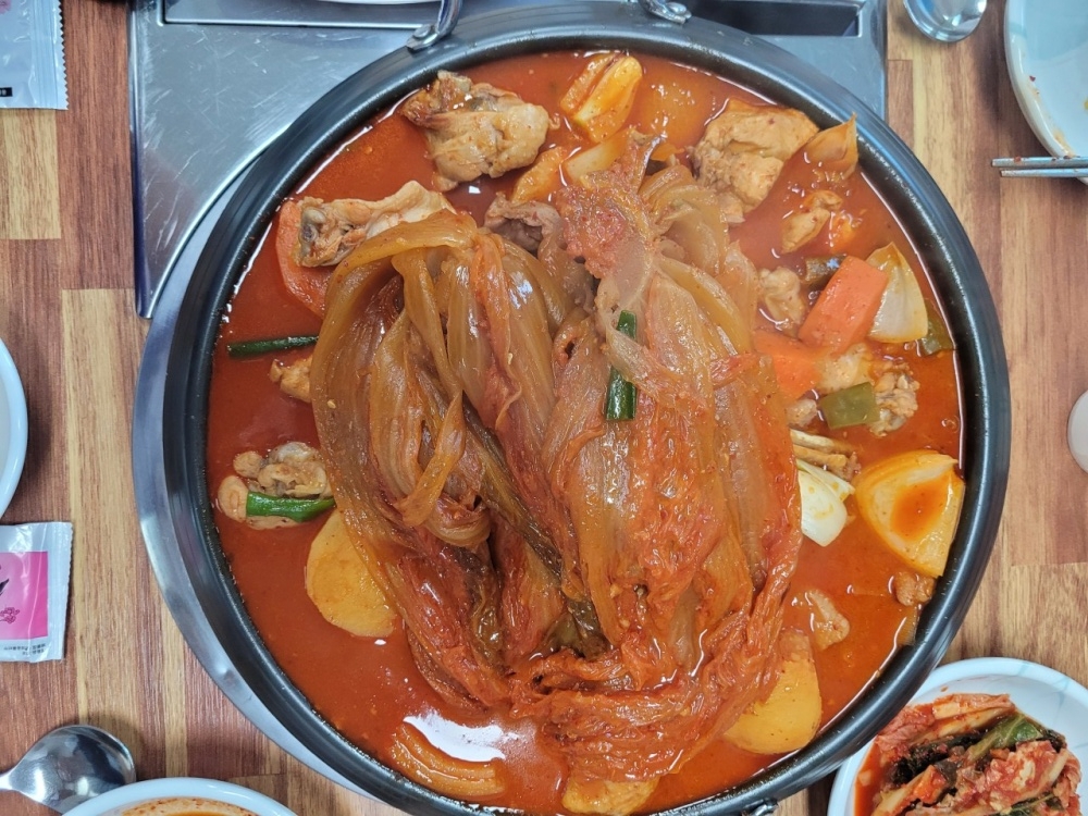 토요일은 밥이좋아 닭발 더해진 진한 국물의 한국인의 소울푸드 닭도리탕 닭볶음탕 맛있는 식당 군산 맛집 추천 토밥즈 방송정보