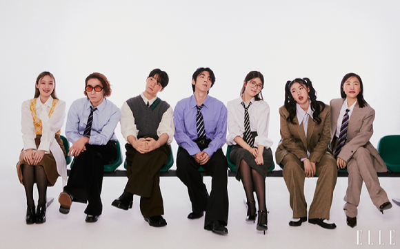 &#39;싱어게인3&#39; 강성희&#44; 소수빈&#44; 신해솔&#44; 이젤&#44; 추승엽&#44; 홍이삭&#44; leejean이 화보 촬영을 진행하고 있다. [사진=엘르 코리아]