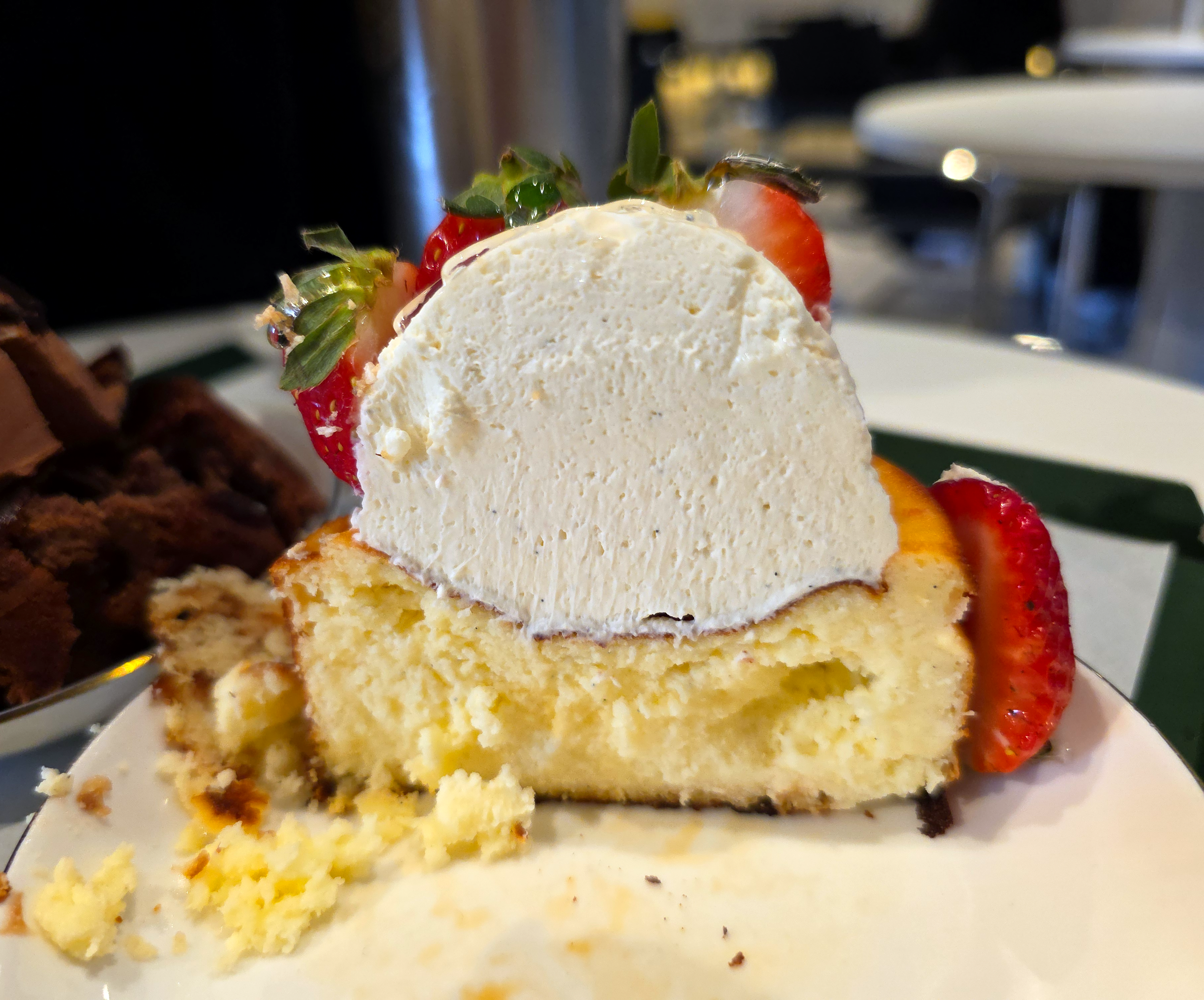 강남역퍼스트커피랩딸기바닐라빈바스크