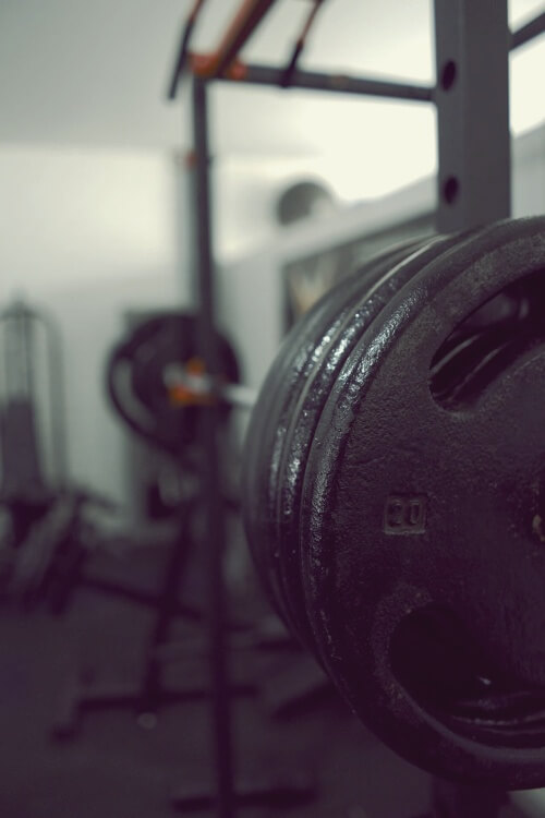 헬스장에-놓여진-바벨