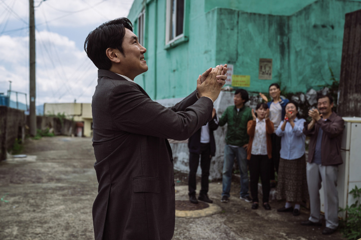 대외비에서박수를치고있는조진웅