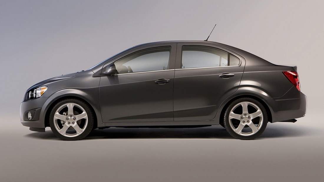 쉐보레 아베오 세단 측면 모습 출처 쉐보레