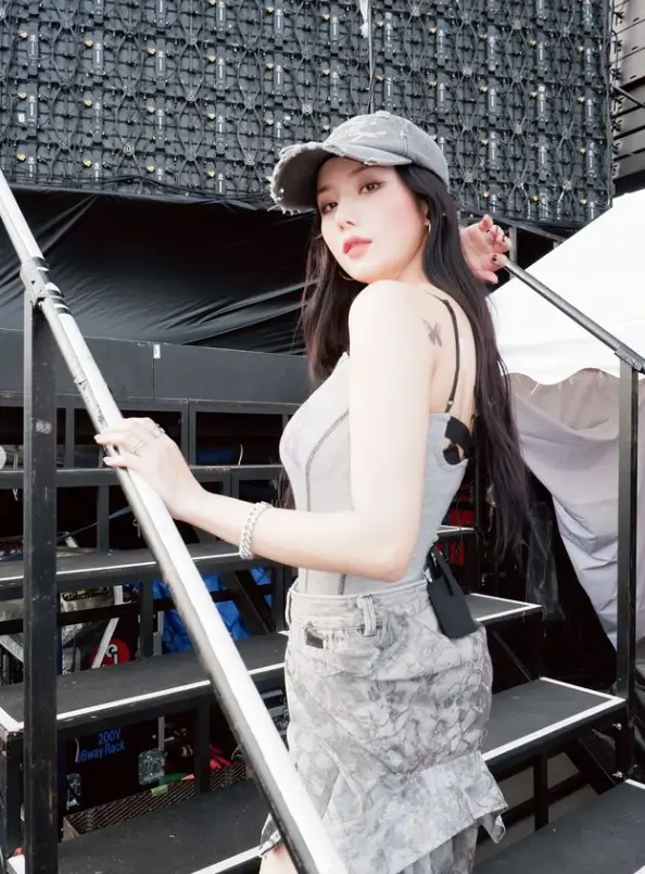 권은비 프로필 워터밤 화보