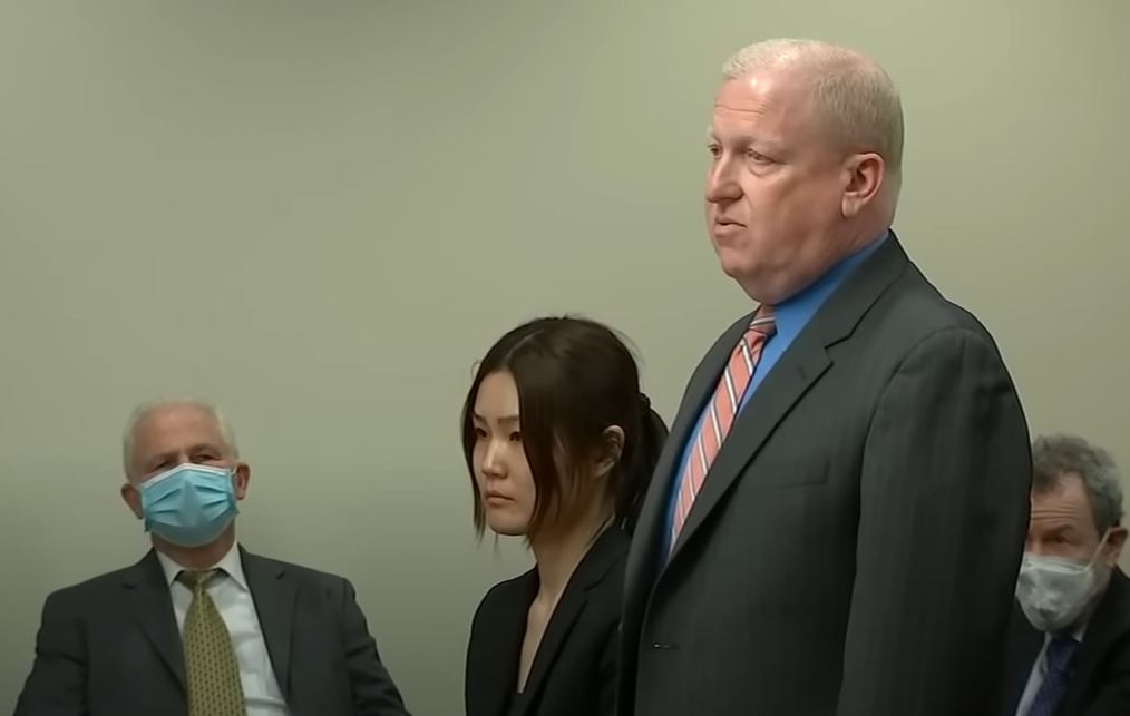 뉴 브런즈윅 고등법원에 출석한 신씨와 변호인