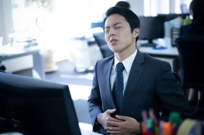 배가 아픈 직장인