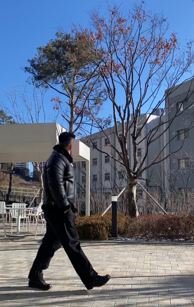데일리룩(2024.1.7.)슬릭백 언더컷 헤어, 스페로네 무스탕 블랙, 무신사스탠다드 무신사 퍼티그 팬츠 블랙, 오어슬로우 퍼티그 팬츠, 레드윙 아이언레인저 블랙 하니스, 레드윙