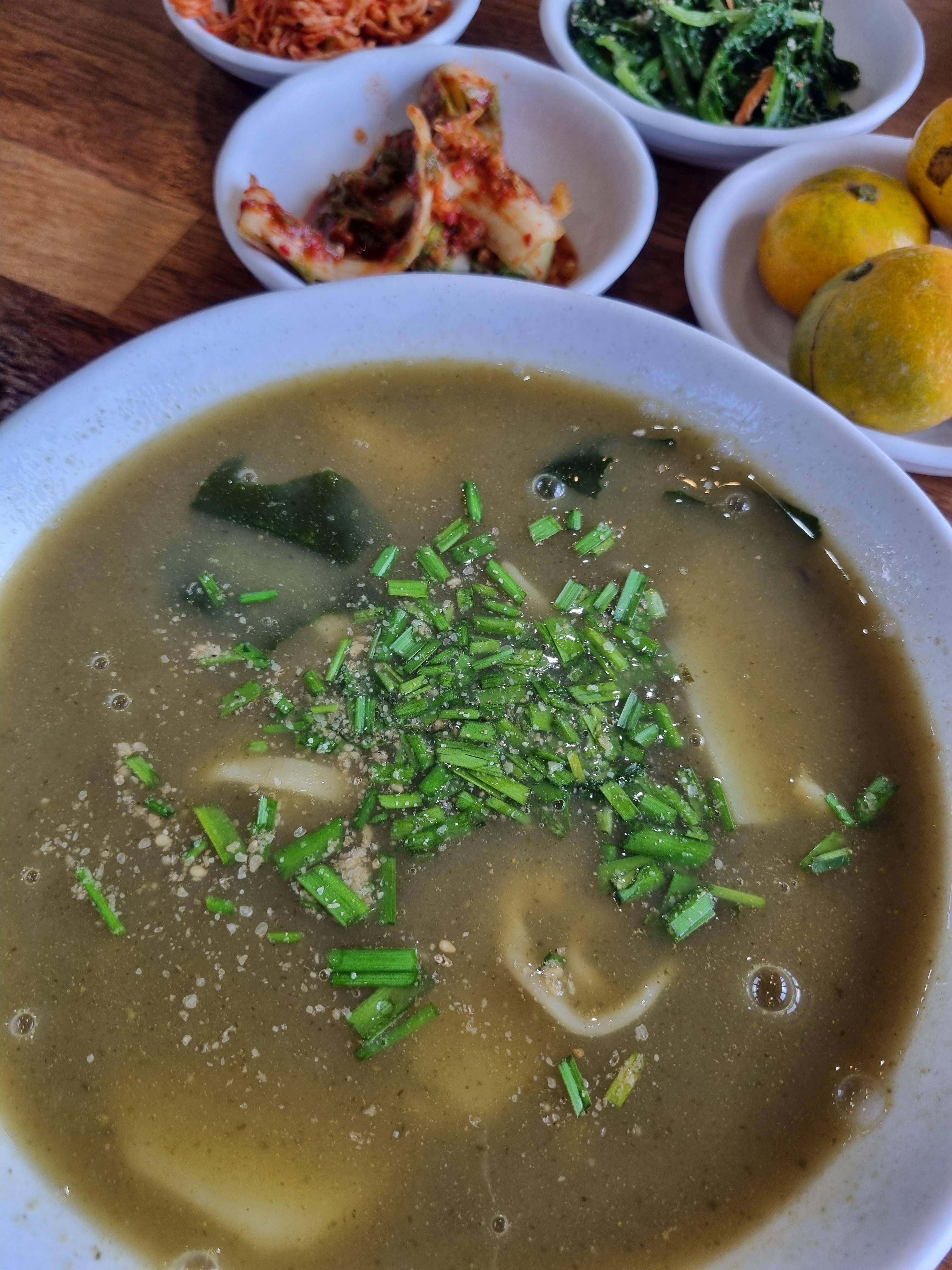 섶섬한그릇