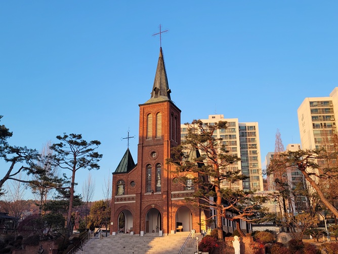 안성시 구포동 '착한 의견의 모친' 성당