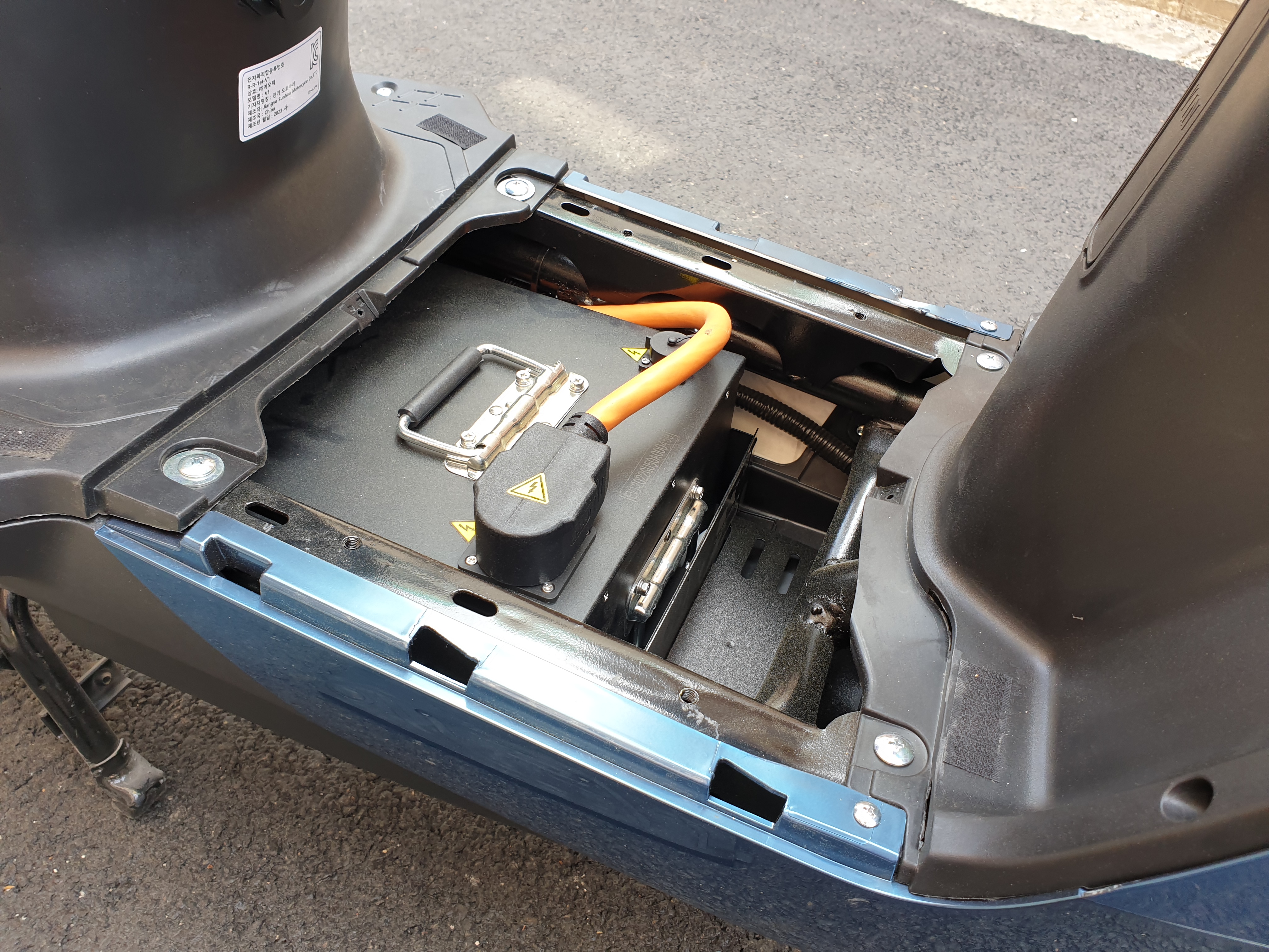 v1 전기스쿠터 완벽한 배터리 무게중심 설계