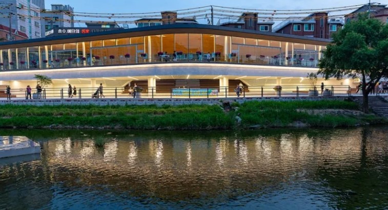 우이천 재간정 야경, 가오리역에서 도보 15분 거리 복합문화공간