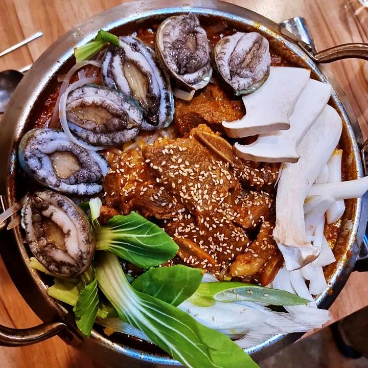 돈쭐내러왔습니다 전복 갈비찜 해신탕 소갈비찜 먹방 조권 60kg 도전 강서구 까치산역 맛집 이영자 2AM 조권 방송 소개