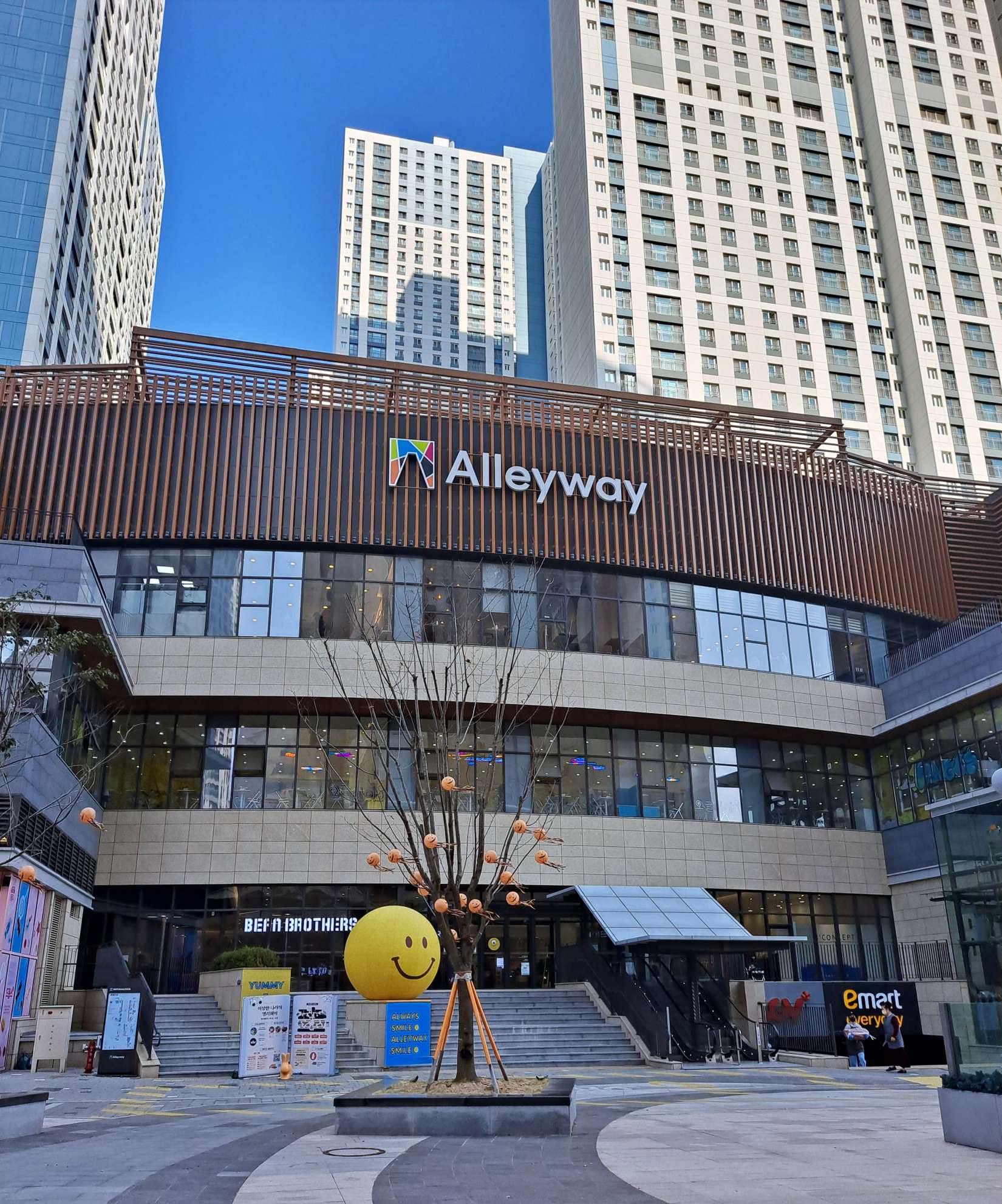 앨리웨이 중앙 메인광장 풍경