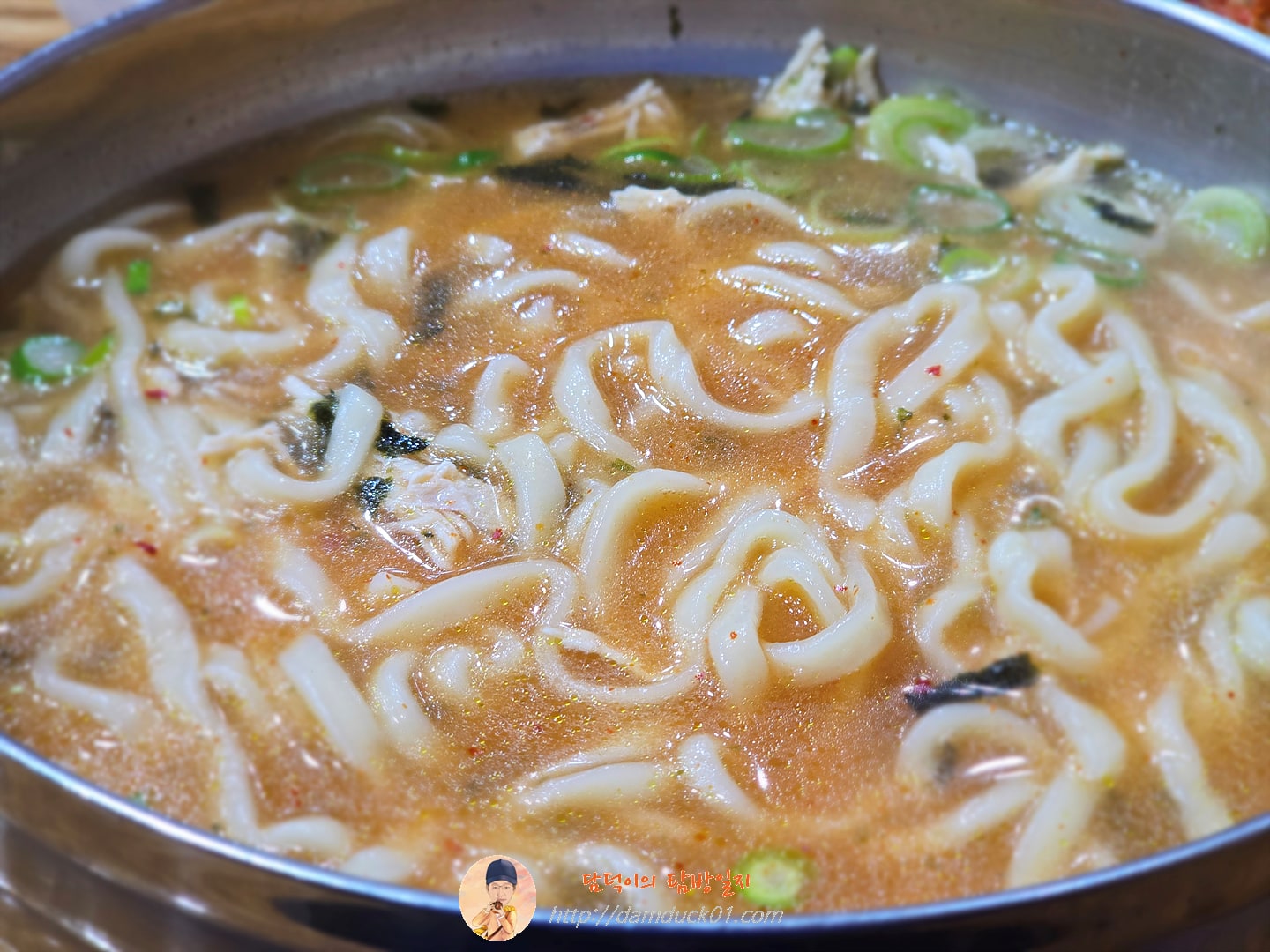 얼큰 닭칼국수