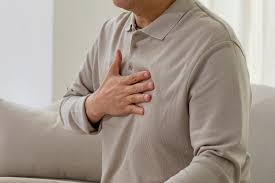 왼쪽 가슴 콕콕 찌르는 증상