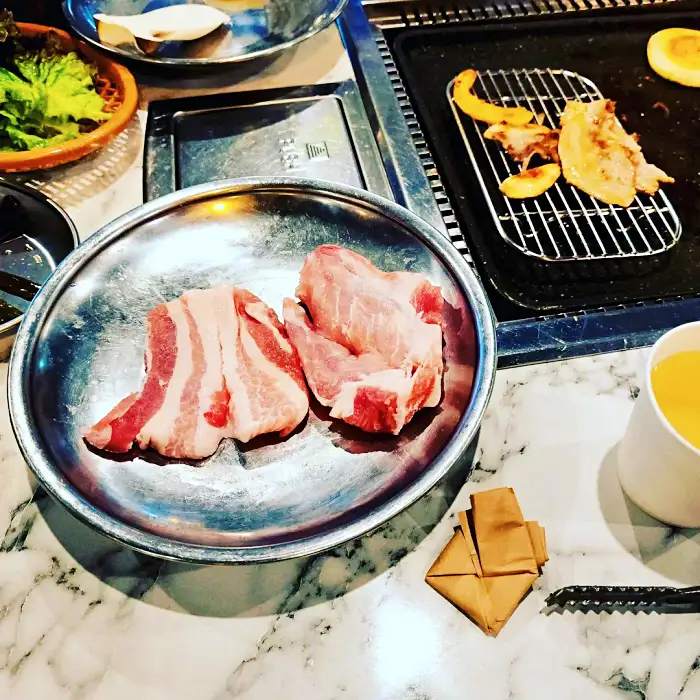 생방송 투데이 인천 연수구 옥련동 막 퍼주는 주인장 5,900원 대패삼겹살 맛집