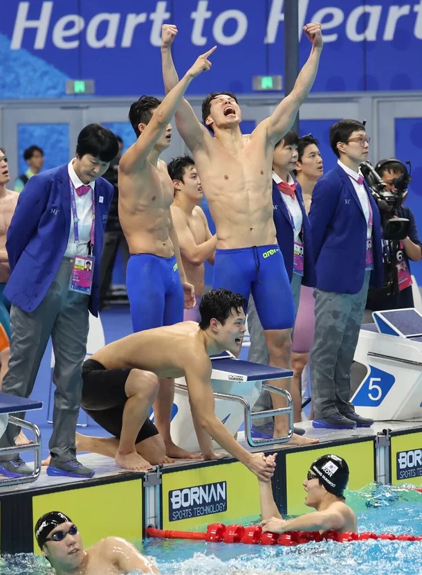 아시안게임 수영 자유형 계영 금메달