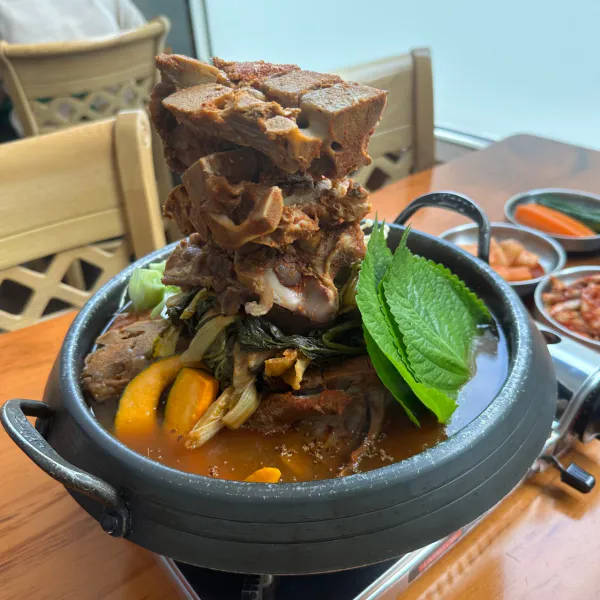 생생정보 대결 맛 대 맛 25cm 뼈 탑 감자탕 vs 해물간장뼈찜 음식점