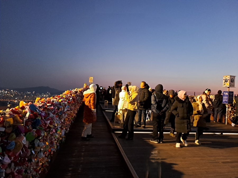 해가지면서-밝아진조명-03