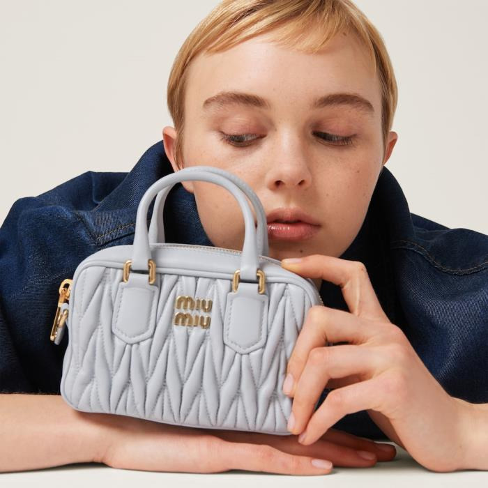 미우미우 마틀라세 나파 레더 탑핸들 미니백