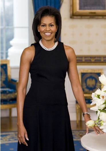 중단발의 생머리 시절의 미셸 오바마.