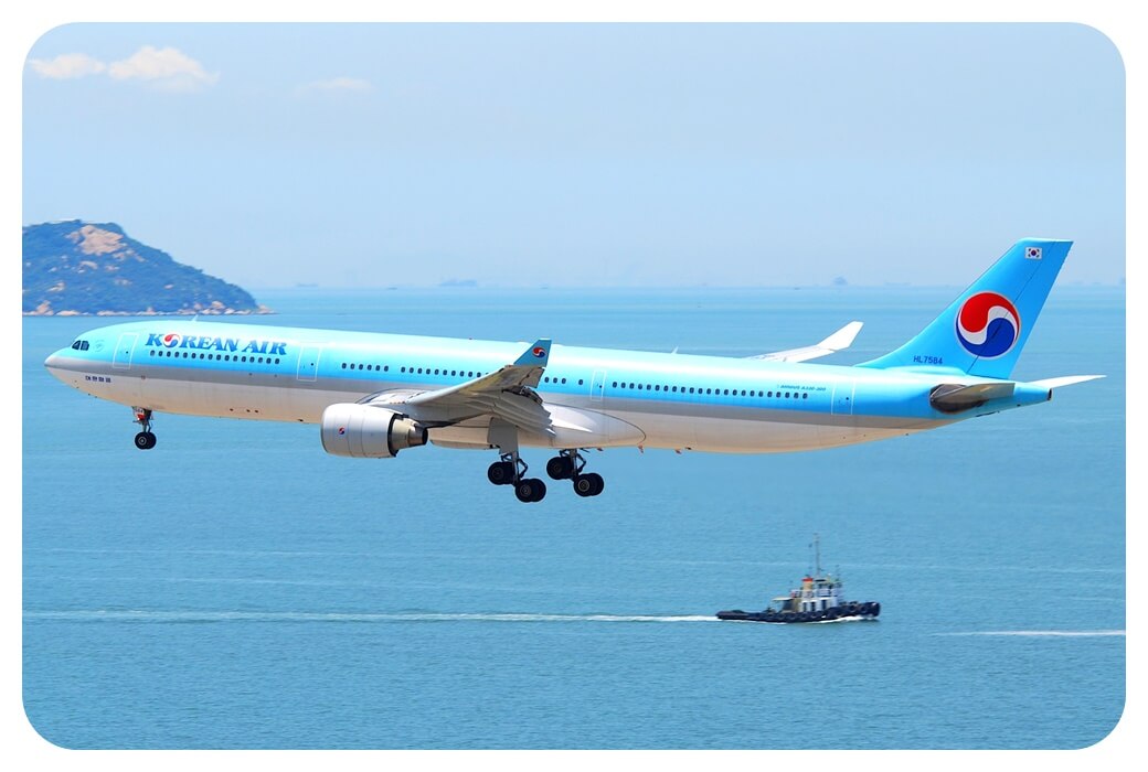 대한항공-a330-여객기-하늘-날고있는-모습-찍은-사진