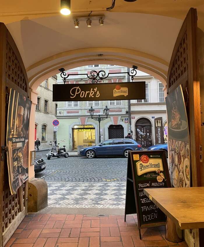 Pork&amp;#39;s-entrance