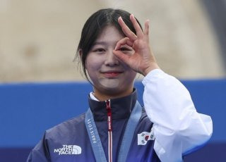 임시현 극우 이기야 논란 손가락