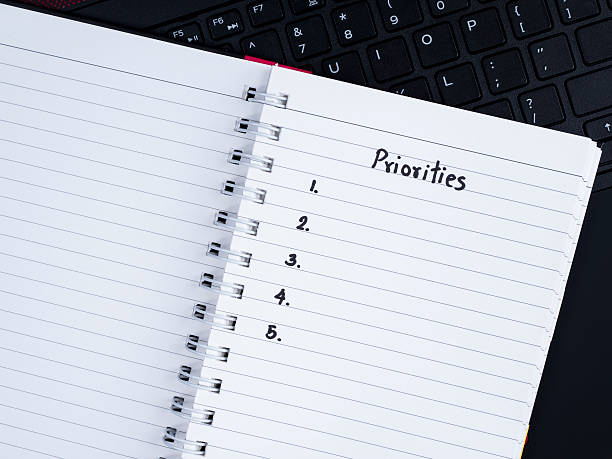 우선순위를 정리하며 전략을 세우는 블로거의 계획