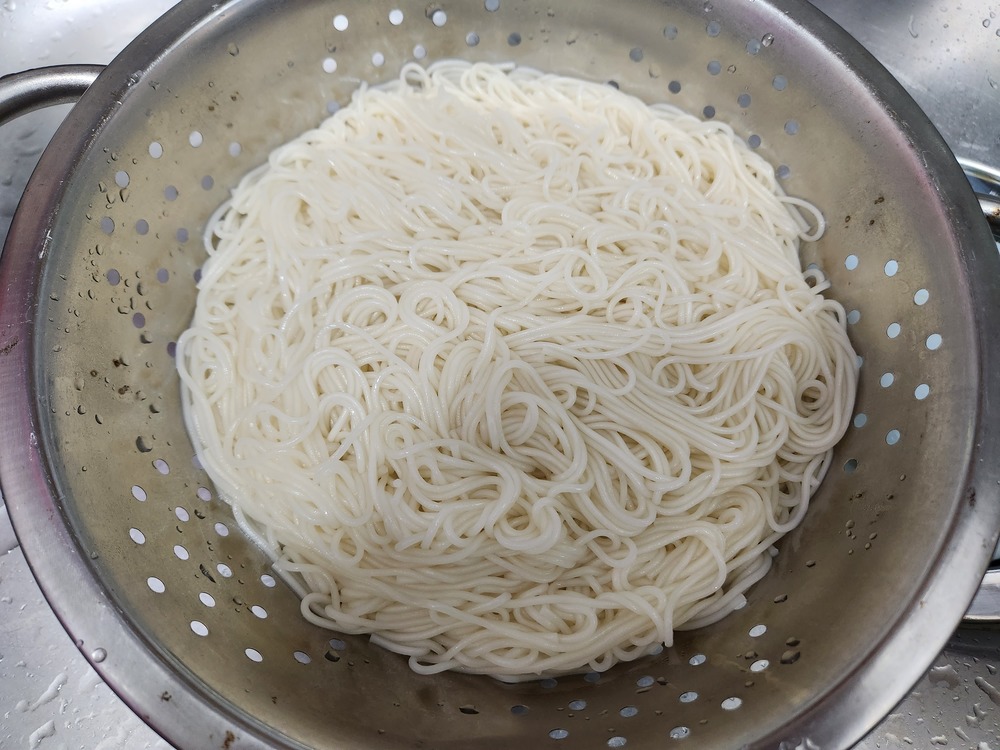 삶은 면 물빼주기