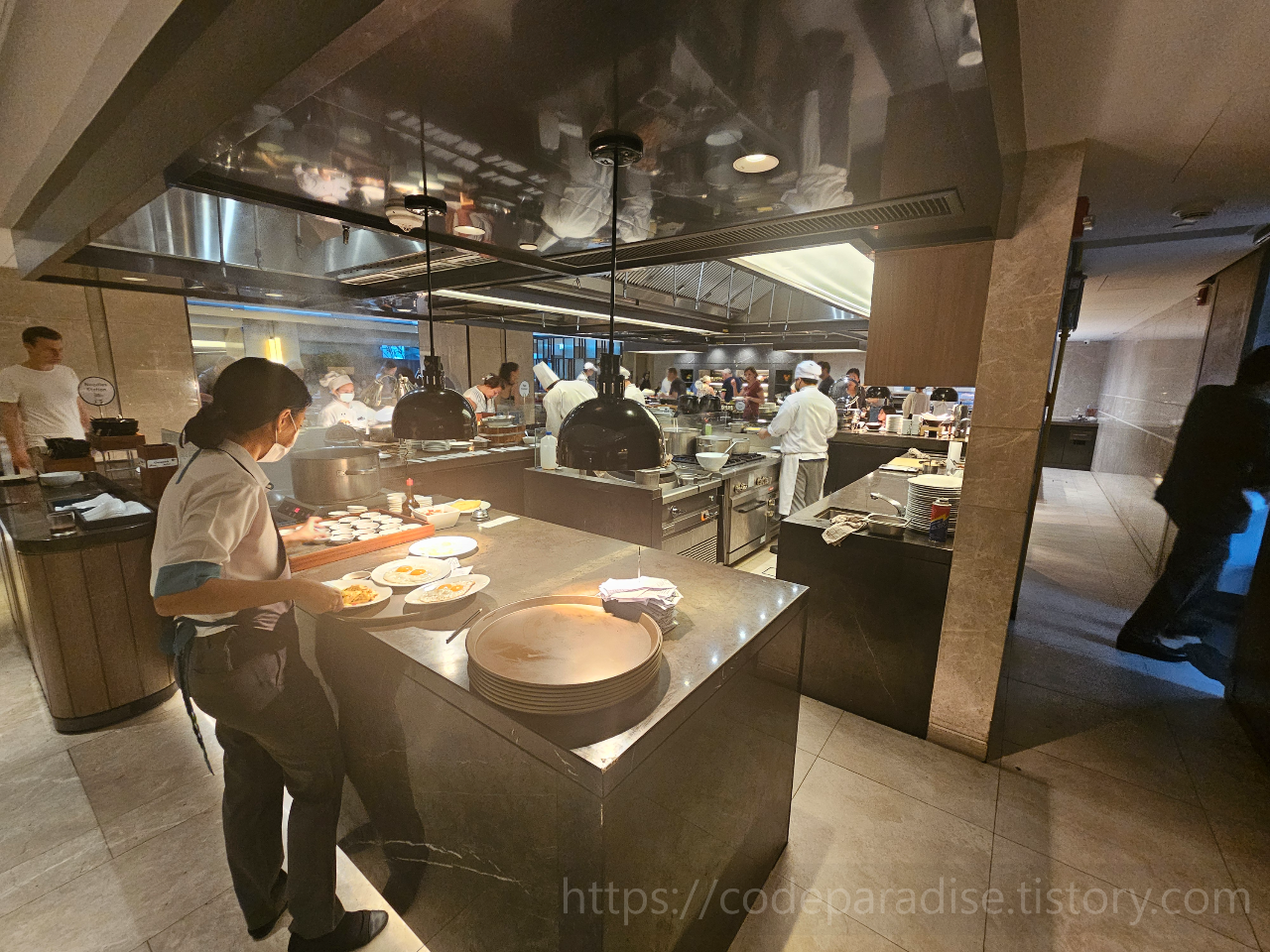 ํธํ
์ฌ์ง