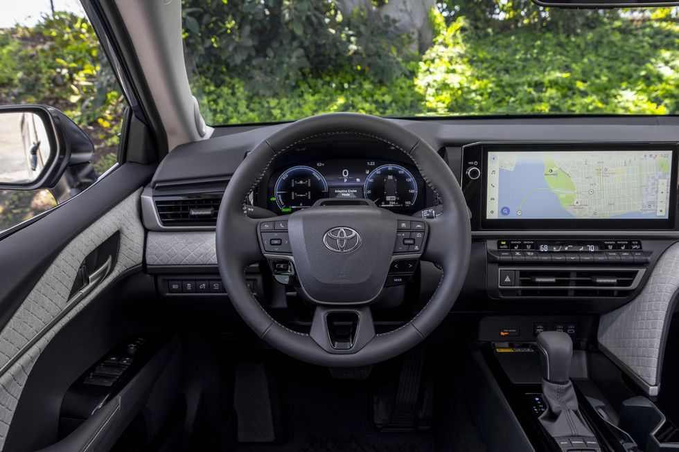 토요타 캠리 하이브리드 리뷰