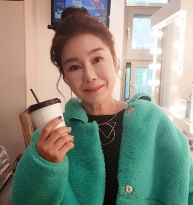 김청