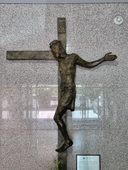 춘천 퇴계성당 반쪽 십자가